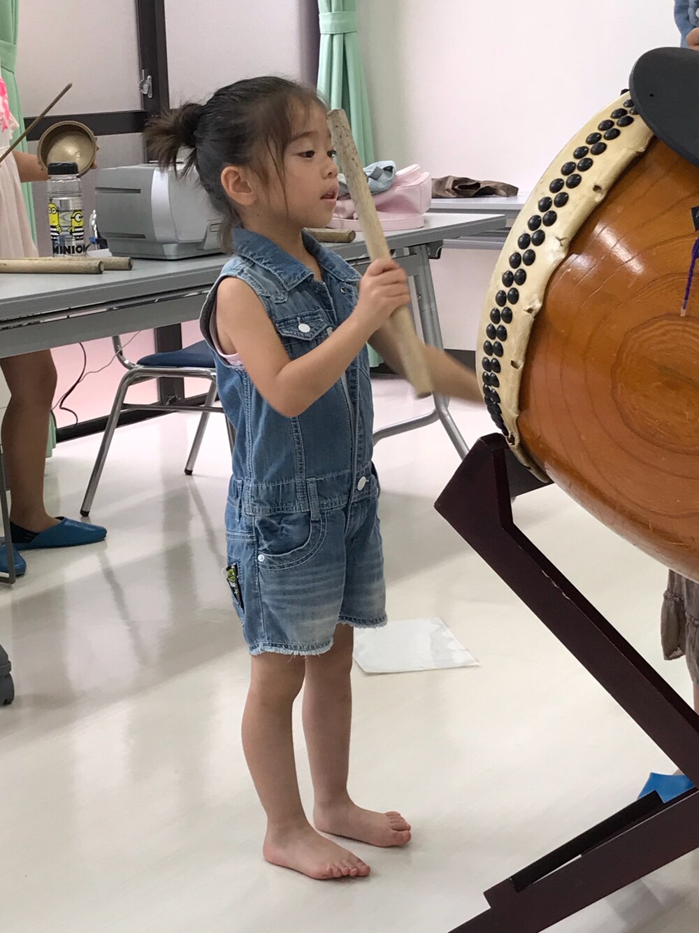 「しまむらのアイテム（つなぎ/オールインワン、その他）」を使った、安藤喜文さん（キッズ・100cm）の夏コーディネートの1枚目の写真