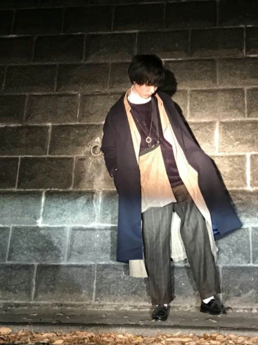 「冬、カジュアル、ユニクロ、大学生、レイヤード、ワイドパンツ、古着MIX、スウェット、タートルネック、アウターONアウター」｜「LE JUNのフェイクウールガウンコート（チェスターコート、ブルー系）」を使った、諸葛亮さん（メンズ・180cm）の冬コーディネートの1枚目の写真