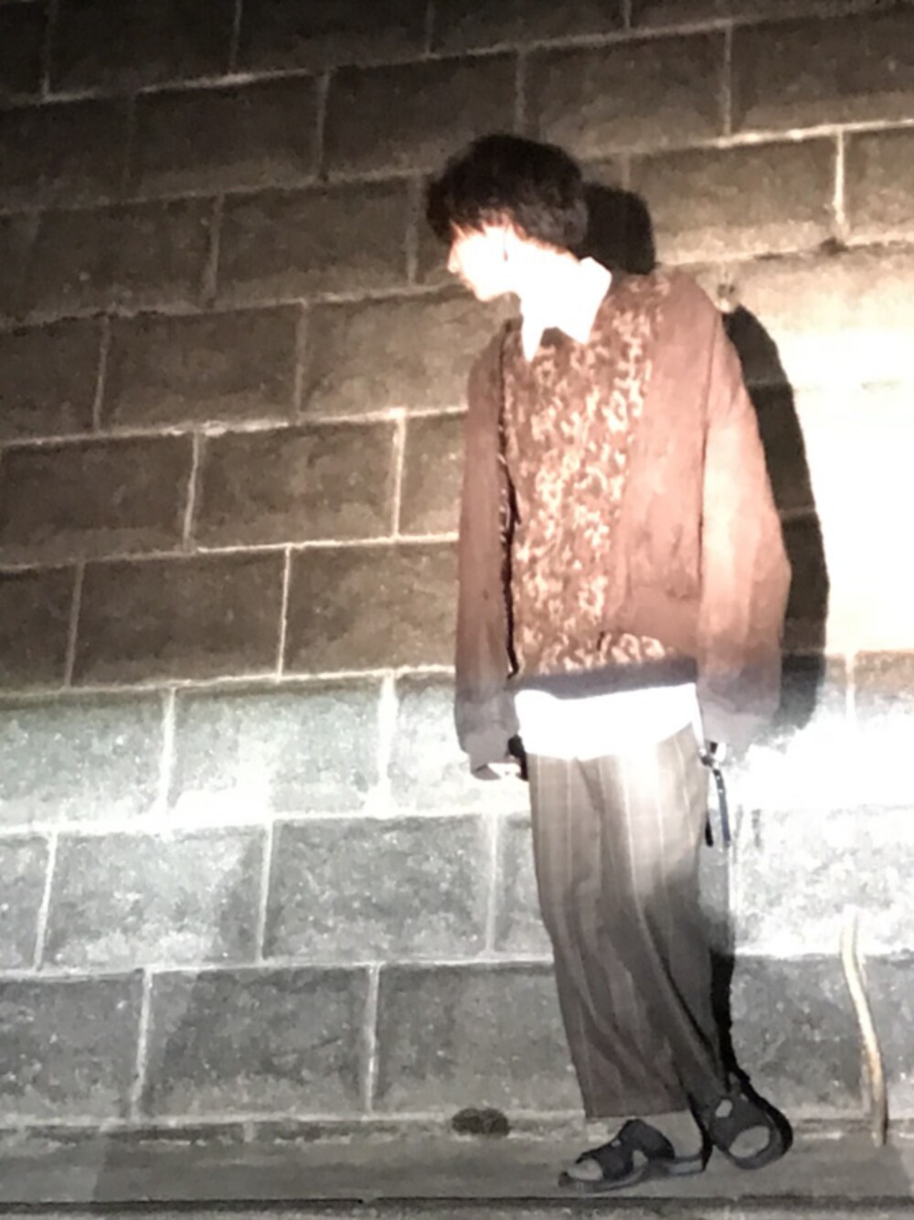 「冬、オーバーサイズ、ビッグシルエット、カジュアル、春コーデ、ラフ、茶色、古着、古着MIX、柄パンツ」｜「UNIQLOのスウェードタッチリブブルゾン（ブルゾン、ブラウン系）」を使った、諸葛亮さん（メンズ・180cm）の冬コーディネートの1枚目の写真