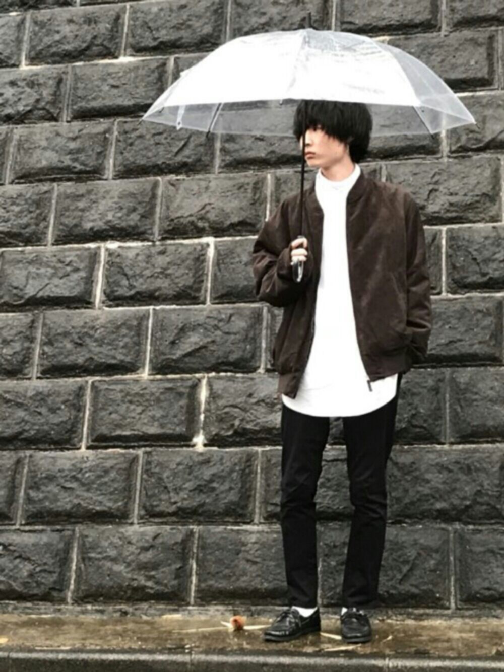 「シンプルコーデ、ビックシルエット、大人カジュアル、スキニー、オーバーサイズ、きれいめカジュアル、タートルネック、MA-1、オトナカジュアル、春コーデ投稿祭」｜「UNIQLOのスウェードタッチリブブルゾン（ブルゾン、ブラウン系）」を使った、諸葛亮さん（メンズ・180cm）の冬コーディネートの1枚目の写真