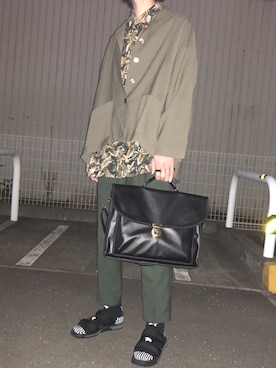 「オリーブ」｜「アイテム（サンダル）」を使った、諸葛亮さん（メンズ・180cm）の春コーディネート