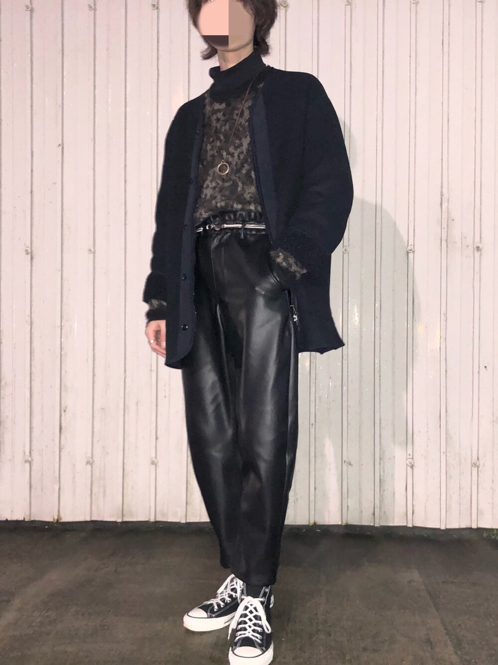「UNIQLOのフリースノーカラーコート（その他アウター、ブラック系）」を使った、諸葛亮さん（メンズ・179cm）の冬コーディネートの1枚目の写真