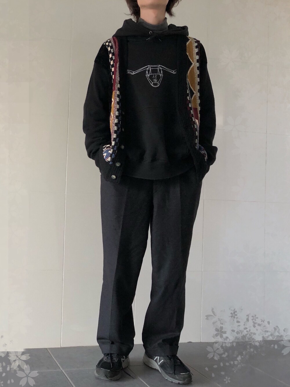 「usedのアイテム（カーディガン/ボレロ、ブラック系）」を使った、諸葛亮さん（メンズ・179cm）の冬コーディネートの1枚目の写真
