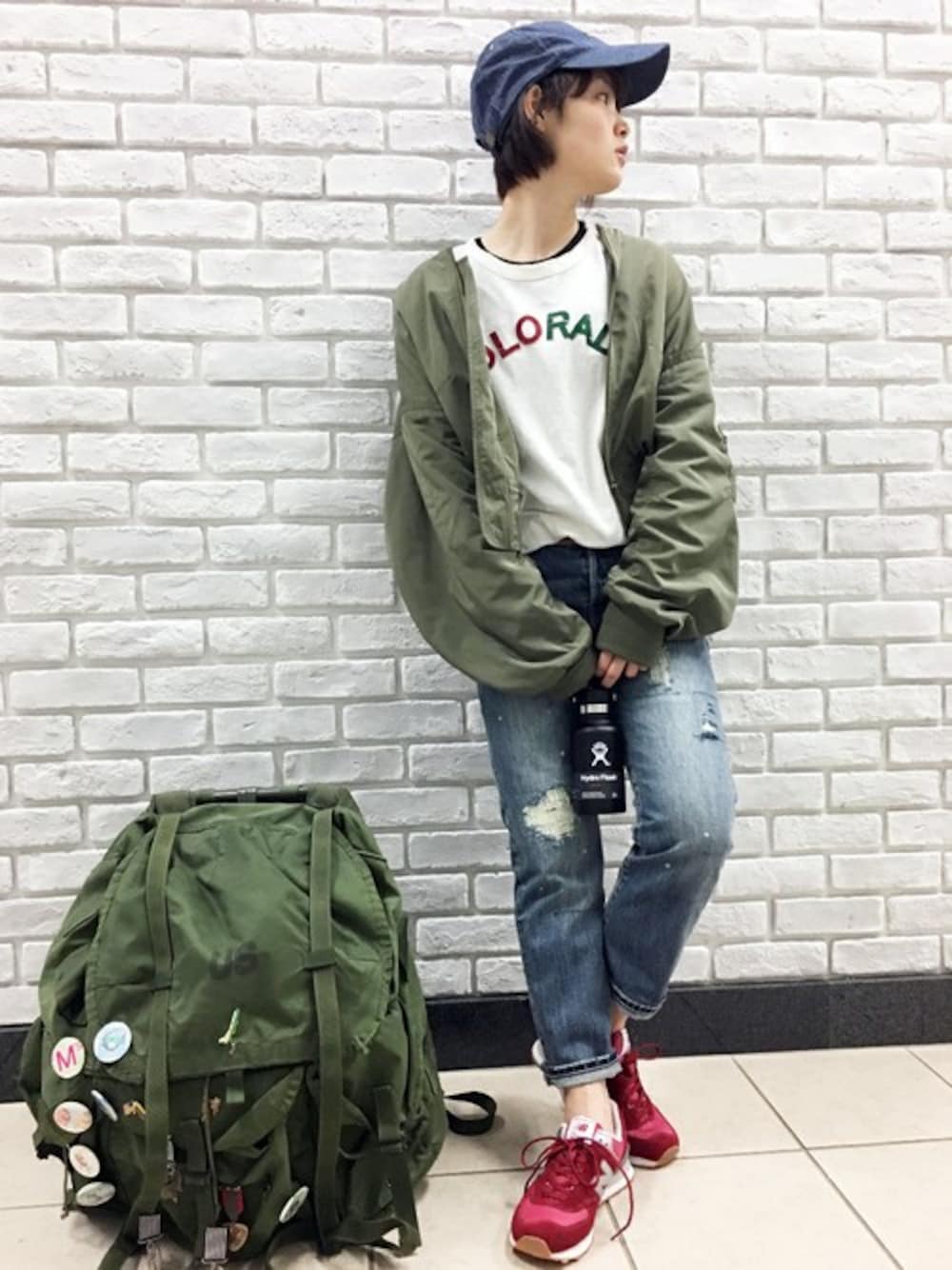「スニーカー、デニム、ミリタリー、MA-1、キャップ、ニューバランス、カーキ、OLD BETTY'S、春コーデ、アナザーエディション」｜「GREEN BOWLのGREEN BOWL Baseball Cap/グリーンボウルベースボールキャップ（キャップ、ブルー系）」を使った、doco.さん（レディース・163cm）の春コーディネートの1枚目の写真