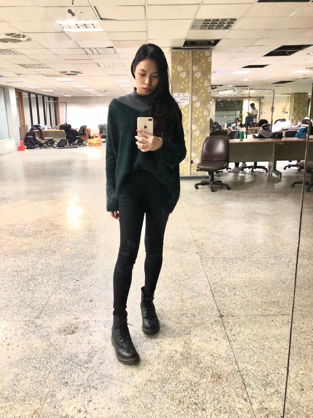 「URBAN RESEARCHのアイテム（スーツスカート、グリーン系）」を使った、lily ♡さん（レディース・158cm）の冬コーディネートの1枚目の写真