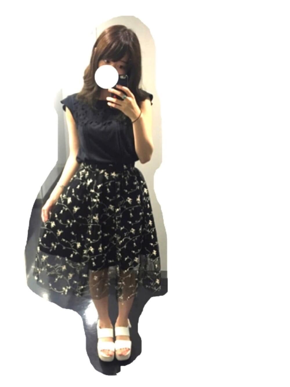 「ootd、モノトーン、花柄スカート、プチプラ」｜「INGNIの【春の新作】チュール刺繍ミディ/スカート-2017SS-（スカート、ブラック系）」を使った、mimさん（レディース・160cm）の夏コーディネートの1枚目の写真