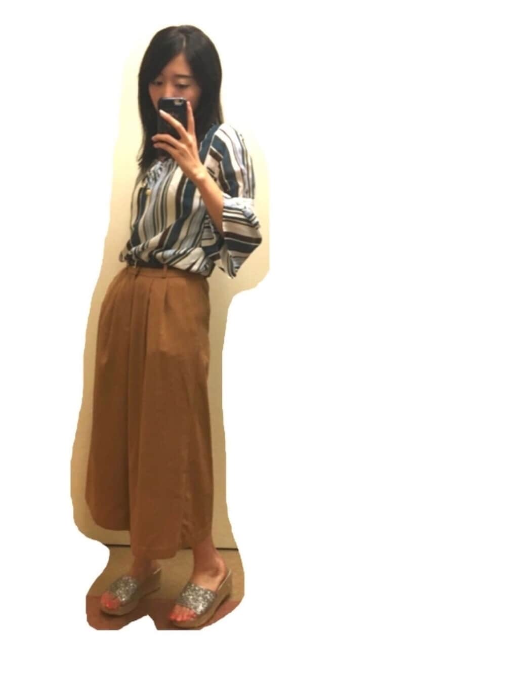 「ootd、秋先取りコーデ、ゆるコーデ、プチプラ、ストライプ、マルチストライプ、グリーン、ガウチョパンツ、グリッター、シルバーサンダル」｜「GRLのマルチストライプフレアスリーブトップス（シャツ/ブラウス、グリーン系）」を使った、mimさん（レディース・160cm）の夏コーディネートの1枚目の写真