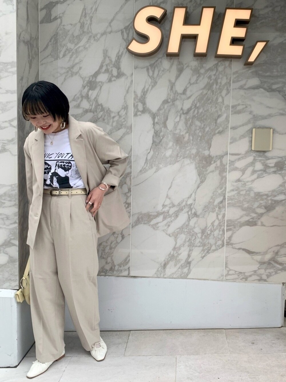「セットアップ、休日スタイル、低身長、153cm、ワントーンコーデ、outfit」｜「LOWRYS FARMのアイテム（スラックス、ベージュ系）」を使った、denさん（レディース・153cm）の春コーディネートの1枚目の写真
