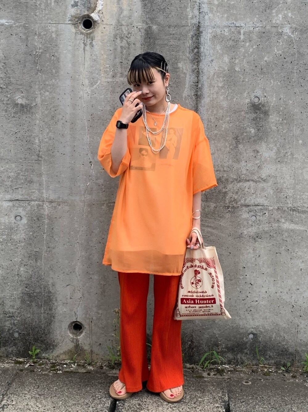 「おしゃれさんと繋がりたい、シアー、ワントーンコーデ、カラーコーデ、オレンジ、夏コーデ、153cm、推し色コーデ」｜「HAREのカラーシフォンBIGTシャツ(HARE)（Tシャツ/カットソー、オレンジ系）」を使った、denさん（レディース・153cm）の夏コーディネートの1枚目の写真