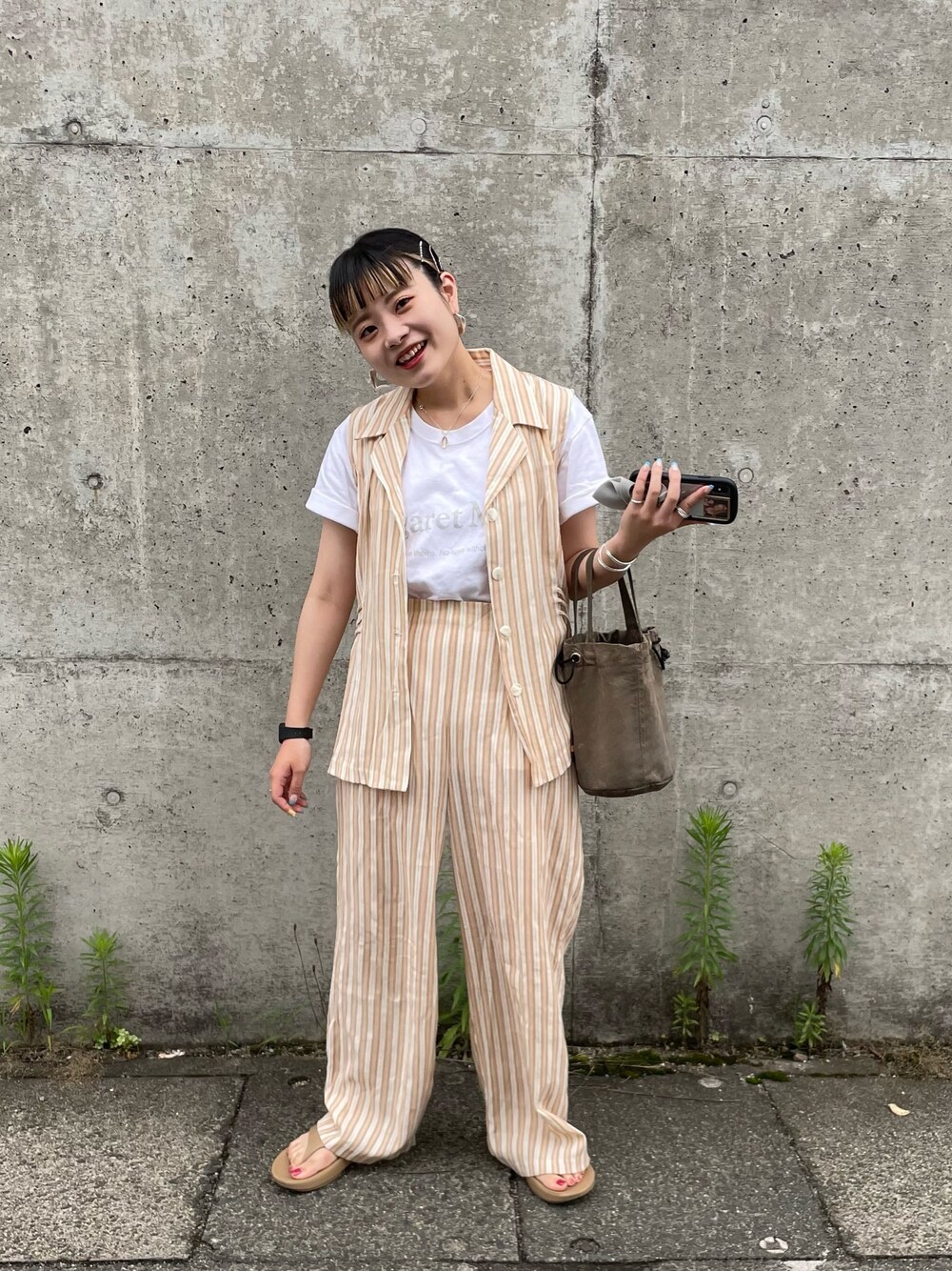 「セットアップ、低身長、古着、古着MIX、Tシャツ、お洒落さんとつながりたい、ストライプ、153cm、ベージュ、楽チンコーデ」｜「CIAOPANICのアイテム（Tシャツ/カットソー、ホワイト系）」を使った、denさん（レディース・153cm）の夏コーディネートの1枚目の写真