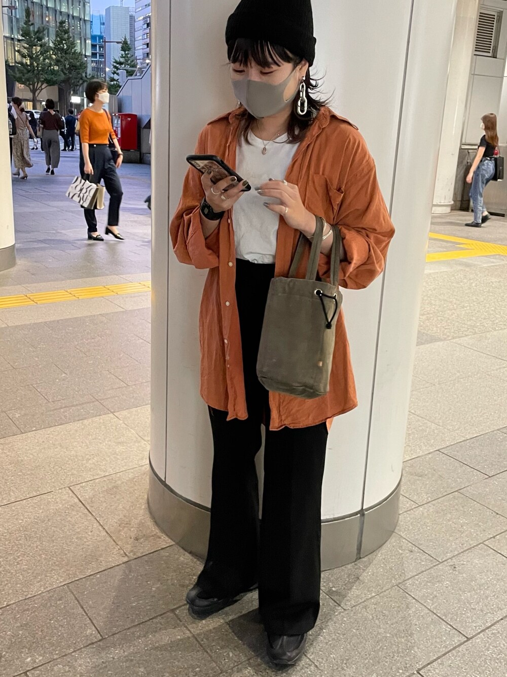 「秋コーデ、低身長、スニーカーコーデ、シャツスタイル、今日のコーデ、古着MIX、airmax95、153cm、秋服」｜「UNIQLOのクルーネックT（半袖）（Tシャツ/カットソー、ホワイト系）」を使った、denさん（レディース・153cm）の秋コーディネートの1枚目の写真