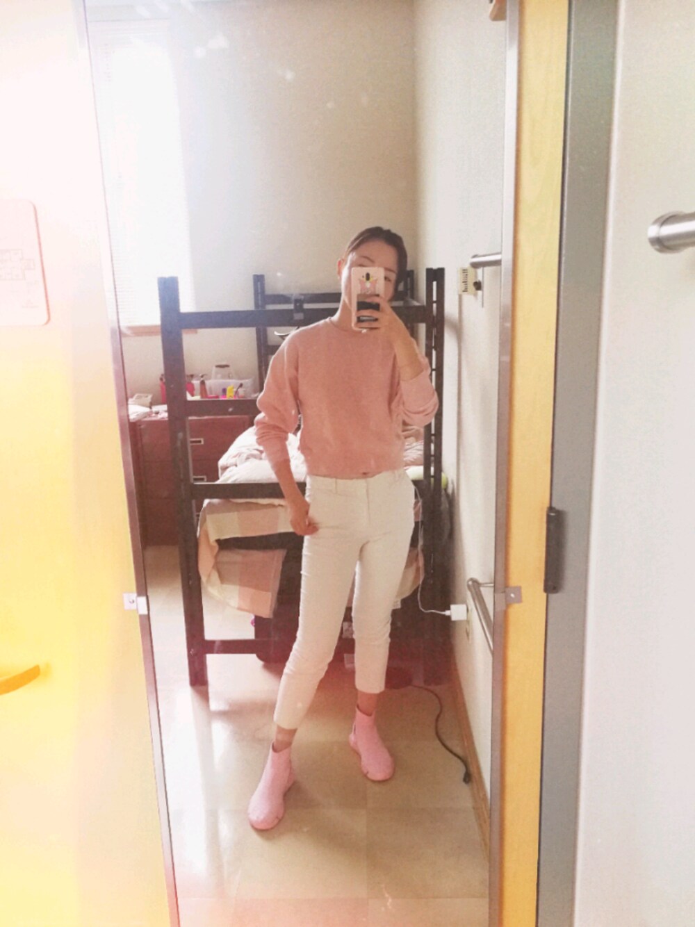 「pink、大学生風、秋」｜「Li Ningのアイテム（スニーカー、ピンク系）」を使った、JessyZNさん（レディース・165cm）の秋コーディネートの1枚目の写真