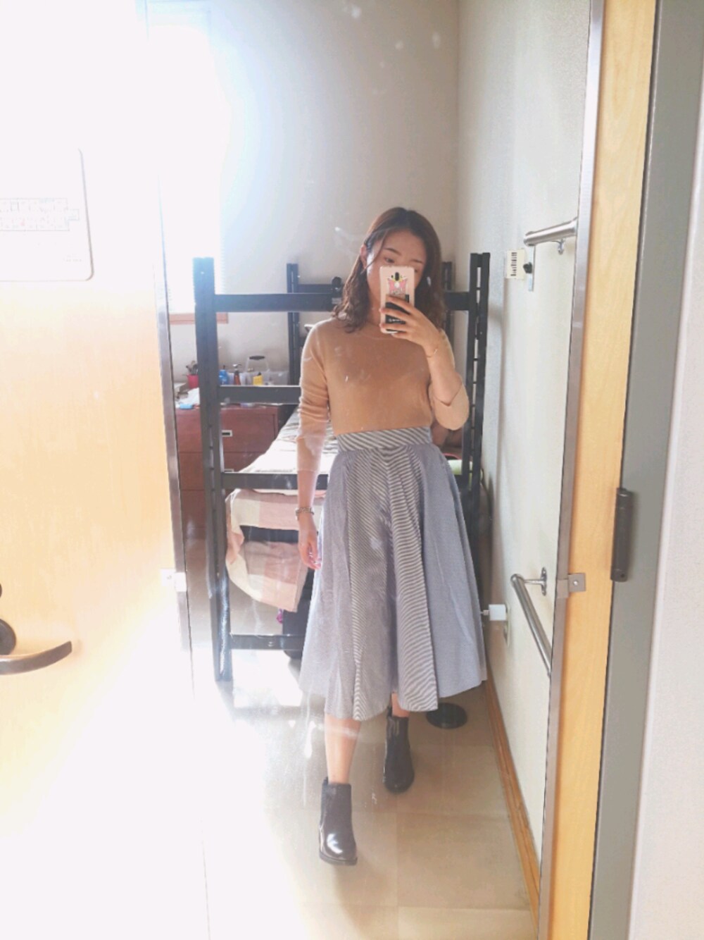 「秋コーデ、通勤コーデ、大学生」｜「UNIQLOのアイテム（スカート、ブルー系）」を使った、JessyZNさん（レディース・165cm）の秋コーディネートの1枚目の写真