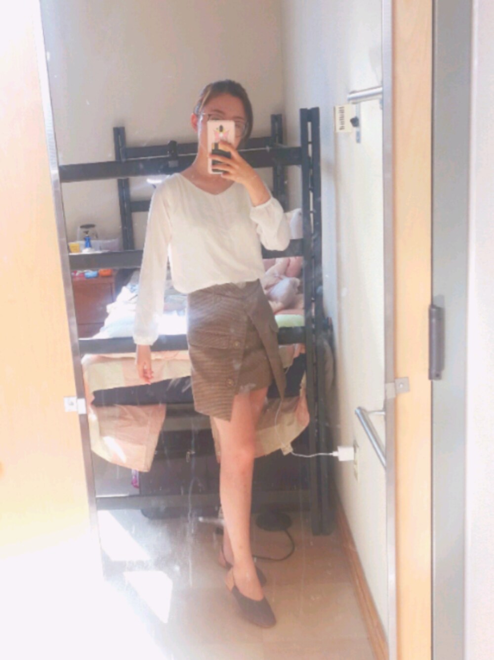 「通勤コーデ、秋服、大学生」｜「J.ingのアイテム（スカート、ブラウン系）」を使った、JessyZNさん（レディース・165cm）の秋コーディネートの1枚目の写真