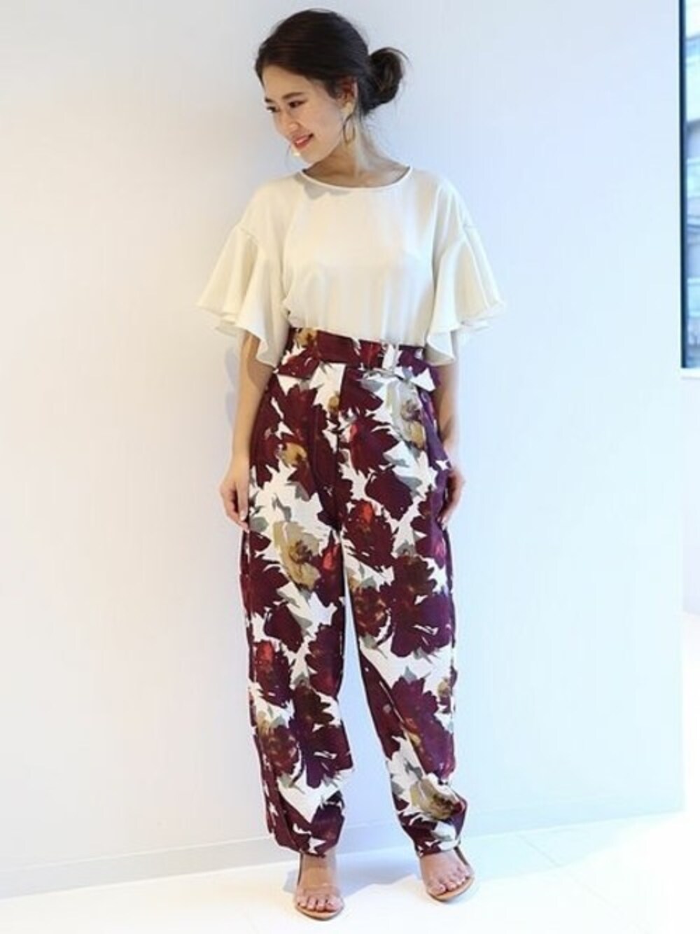 2018SS NOBLE  ハンマーサテンラッフルブラウス◆ ネイビー Noble（ノーブル）の「ハンマーサテンラッフルブラウス◇（Tシャツ