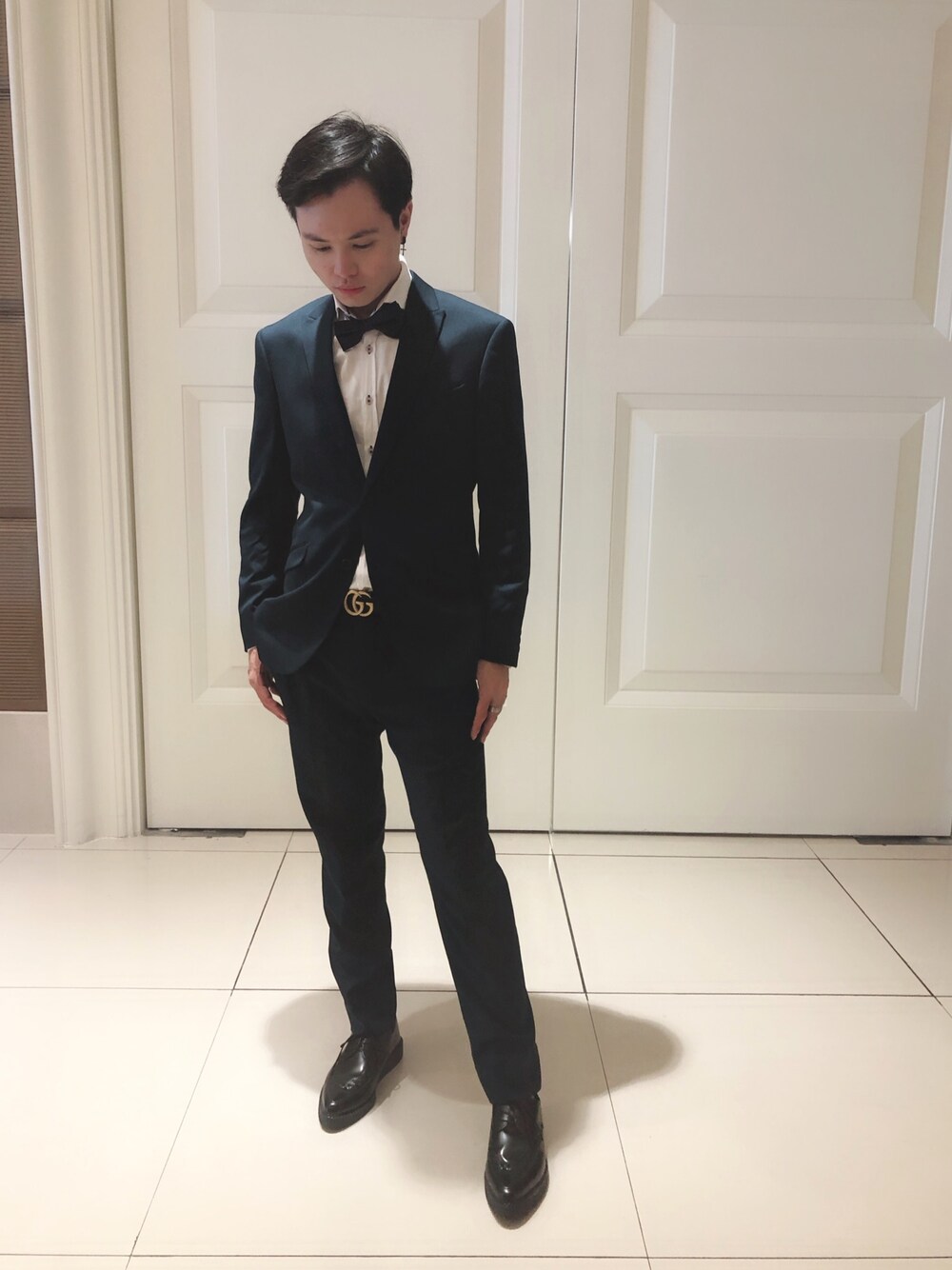 「SST&Cのアイテム（フォーマルスーツ/小物、ブルー系）」を使った、Wade Linさん（メンズ・178cm）の秋コーディネートの1枚目の写真