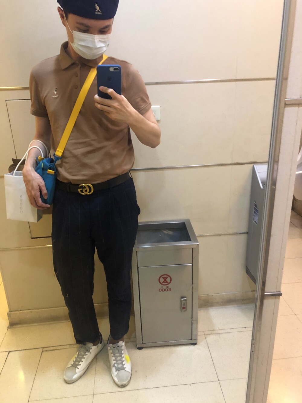 「KANGOLのアイテム（帽子、パープル系）」を使った、Wade Linさん（メンズ・178cm）の春コーディネートの1枚目の写真