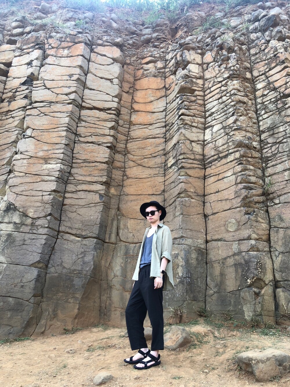 「KANGOLのアイテム（ハット、ブラック系）」を使った、Wade Linさん（メンズ・178cm）の秋コーディネートの1枚目の写真