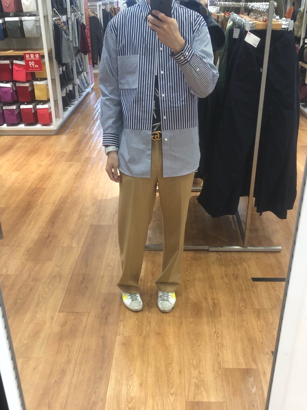 「GOLDEN GOOSEのアイテム（スニーカー、ホワイト系）」を使った、Wade Linさん（メンズ・178cm）の秋コーディネートの1枚目の写真