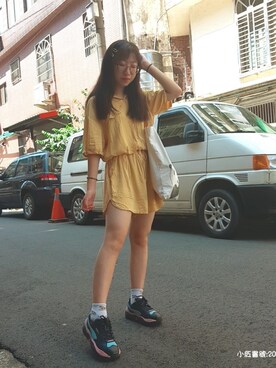 「アイテム（カーゴパンツ、イエロー系）」を使った、是苡岑呦さん（レディース・154cm）の夏コーディネート