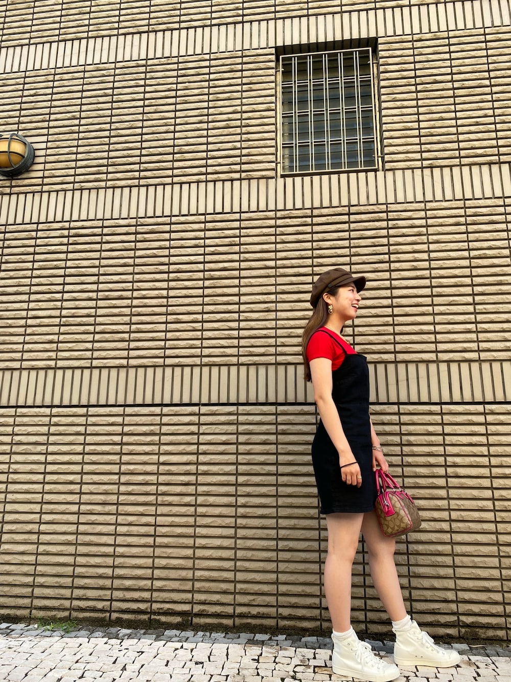 「大分、無加工、無加工写真、シンプルコーデ、大人コーデ、スニーカー、白黒、オシャレ大好き、おしゃれさんと繋がりたい」｜「RETRO GIRLのアイテム（帽子、ブラウン系）」を使った、riiiiinan♡さん（レディース・166cm）の秋コーディネートの1枚目の写真