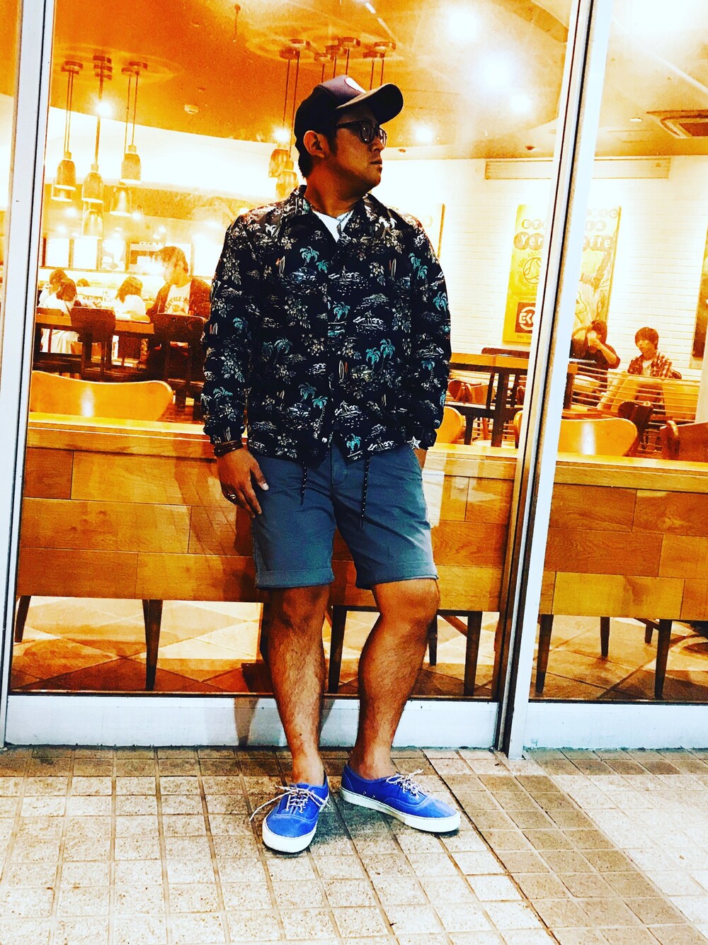 「サーフ、サーフスタイル、キャップ、ハーフパンツ、柄シャツ、おしゃれさんと繋がりたい、秋服準備はじめました、休日スタイル」｜「ELEMENTのELEMENT キッズ キャップ SEAL CAP BOY（キャップ、ブルー系）」を使った、manapoaさん（メンズ・169cm）の秋コーディネートの1枚目の写真