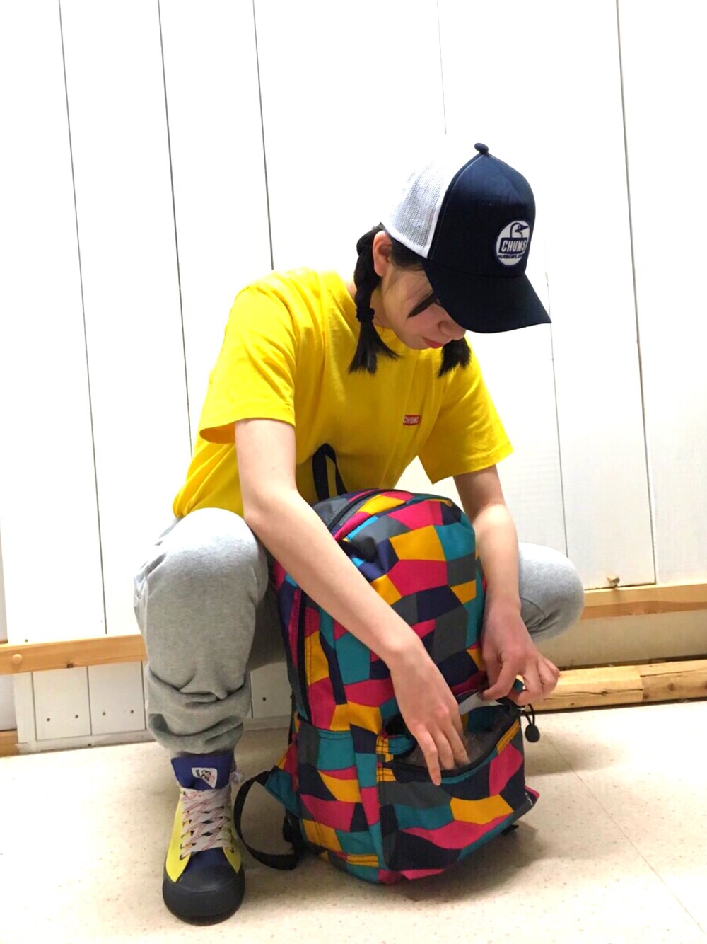 「CHUMS、greeley」｜「CHUMSのアイテム（Tシャツ/カットソー、イエロー系）」を使った、GREELEYさん（レディース・160cm）の春コーディネートの1枚目の写真