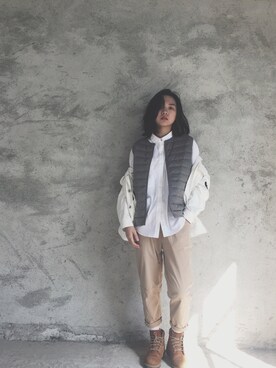 「UNIQLO（ユニクロ）のアイテム（ダウンベスト、グレー系）」を使った、野原神童侠さん（レディース）の冬コーディネート