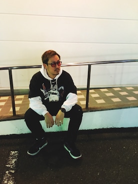 「アイテム（Tシャツ/カットソー、ブラック系）」を使った、キュウリガンさん（メンズ・175cm）の冬コーディネート