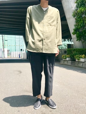 「アイテム（スリッポン）」を使った、ABAHOUSE ONLINE MENSさん（メンズ・180cm）の春コーディネート