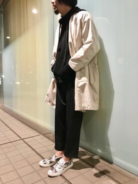 「プルオーバーパーカー」｜「アイテム（ステンカラーコート）」を使った、ABAHOUSE ONLINE MENSさん（メンズ・180cm）の冬コーディネート