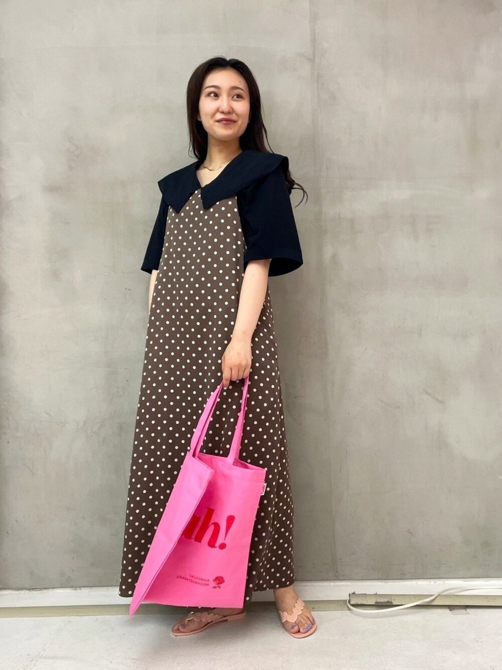 「MADEMOISELLE ROPE、LISASAYSGAH、セーラーカラー、トートバッグ、ラクチンコーデ、ドッド柄、ワンピース、大人カジュアル、163cm、パステルカラー」｜「MADEMOISELLE ROPE'のセーラーカラーフレアスリーブプルオーバー（Tシャツ/カットソー、ブラック系）」を使った、naoさん（レディース・163cm）の夏コーディネートの1枚目の写真