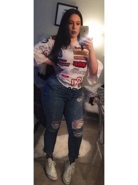 「distressed」｜「アイテム（パンツ）」を使った、Sarah Welshさん（レディース・168cm）の冬コーディネート