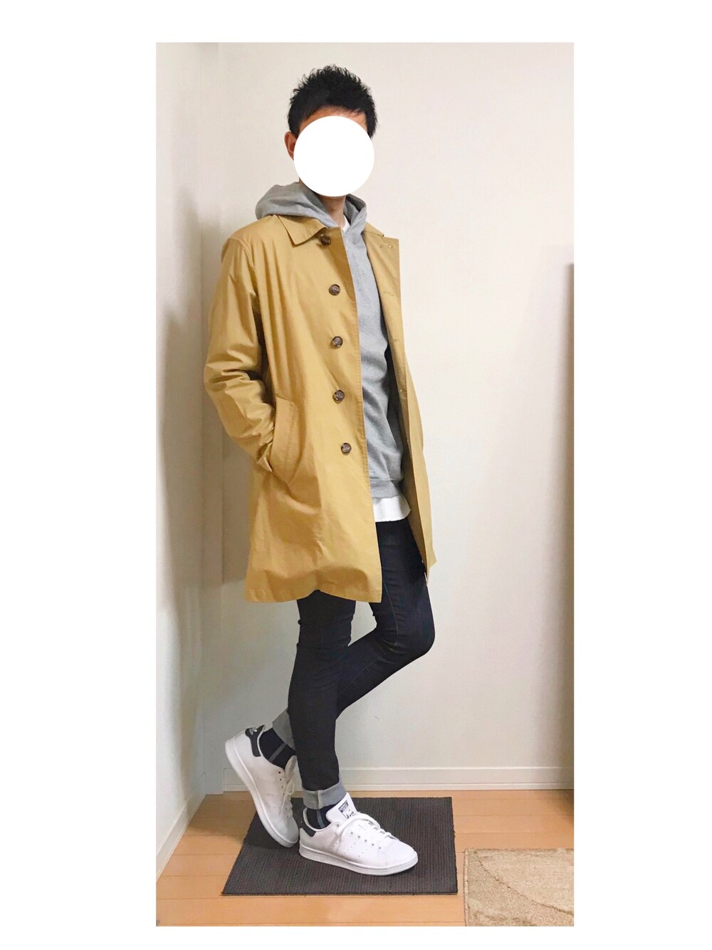 「春コーデ、休日スタイル、スプリングコート、スキニーデニム、パーカー、スニーカー、adidas、LIDnM、URBAN RESEARCH」｜「URBAN RESEARCH ROSSO MENのストレッチタイプライタースプリングコート（ステンカラーコート、ベージュ系）」を使った、hiro_wearさん（メンズ・178cm）の春コーディネートの1枚目の写真