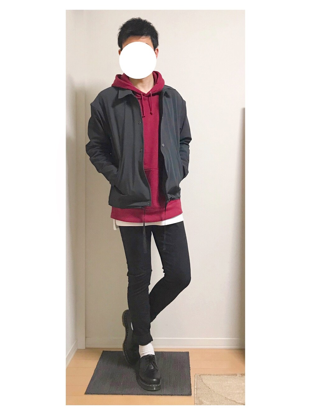 「春コーデ、お洒落さんとつながりたい、コーチジャケット、パーカー、黒スキニー、LIDnM、STUDIOUS、RAGEBLUE、URBAN RESEARCH、Dr.Martens」｜「LIDNMのPEツイルコーチジャケット（ブルゾン、ブラック系）」を使った、hiro_wearさん（メンズ・178cm）の春コーディネートの1枚目の写真