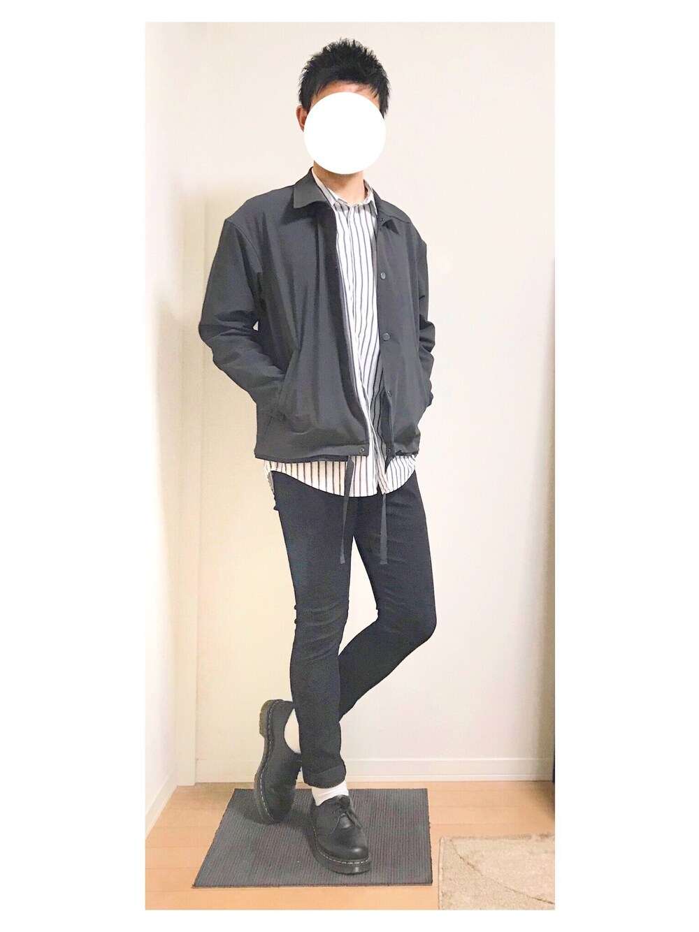 「シンプルコーデ、ストライプシャツ、LIDnM、URBAN RESEARCH DOORS、Dr.Martens」｜「LIDNMのPEツイルコーチジャケット（ブルゾン、ブラック系）」を使った、hiro_wearさん（メンズ・178cm）の春コーディネートの1枚目の写真