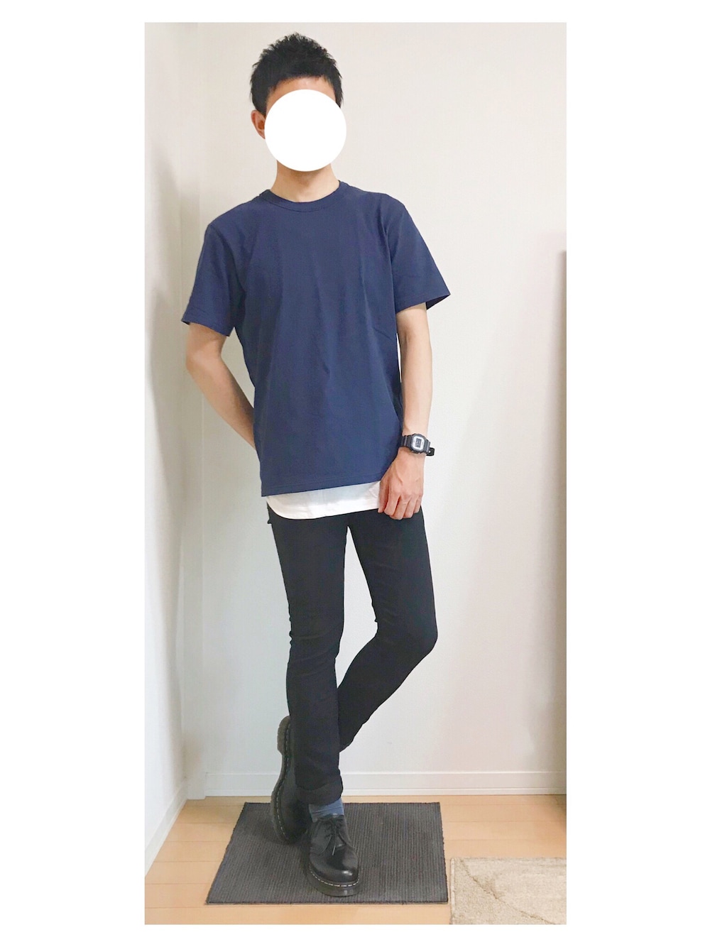 「シンプルコーデ、夏コーデ、レイヤードスタイル、革靴、UNIQLO、NUMBER (N)INE、LIDnM、Dr.Martens、MHL.」｜「UNIQLOのクルーネックT（半袖）（Tシャツ/カットソー、ブルー系）」を使った、hiro_wearさん（メンズ・178cm）の春コーディネートの1枚目の写真