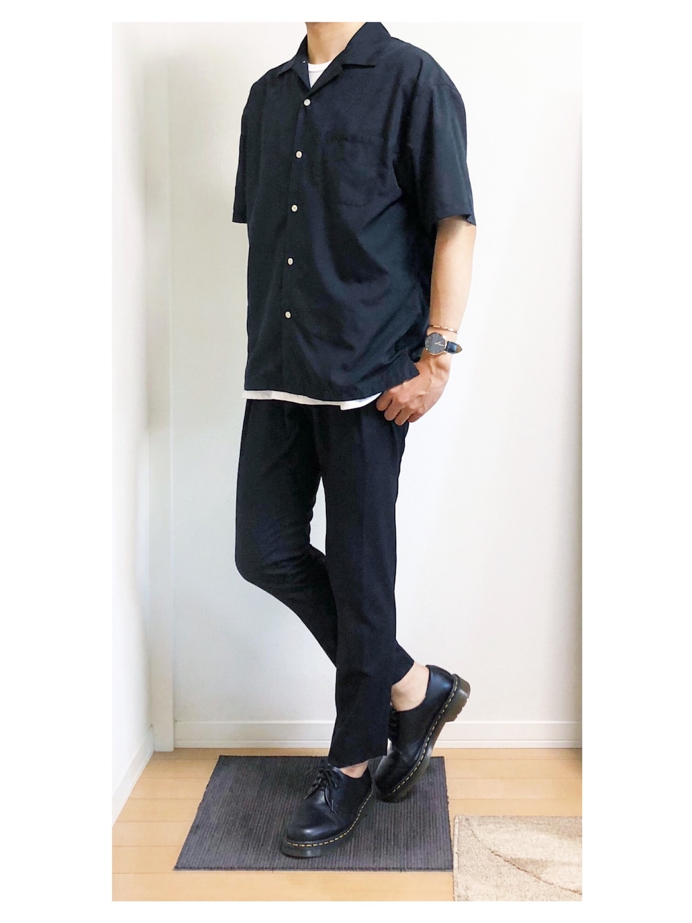 「ootd、ZIP FIVE、STUDIOUS、Dr.Martens、Daniel Wellington、スラックス、ブラック、夏コーデ、今日のコーデ、休日スタイル」｜「ZIP FIVEのビッグシルエットオープンカラーシャツ（シャツ/ブラウス、ブラック系）」を使った、hiro_wearさん（メンズ・178cm）の秋コーディネートの1枚目の写真