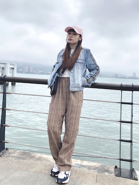 「Guess（ゲス）のアイテム（デニムジャケット）」を使った、Hedvaさん（レディース・158cm）の冬コーディネート