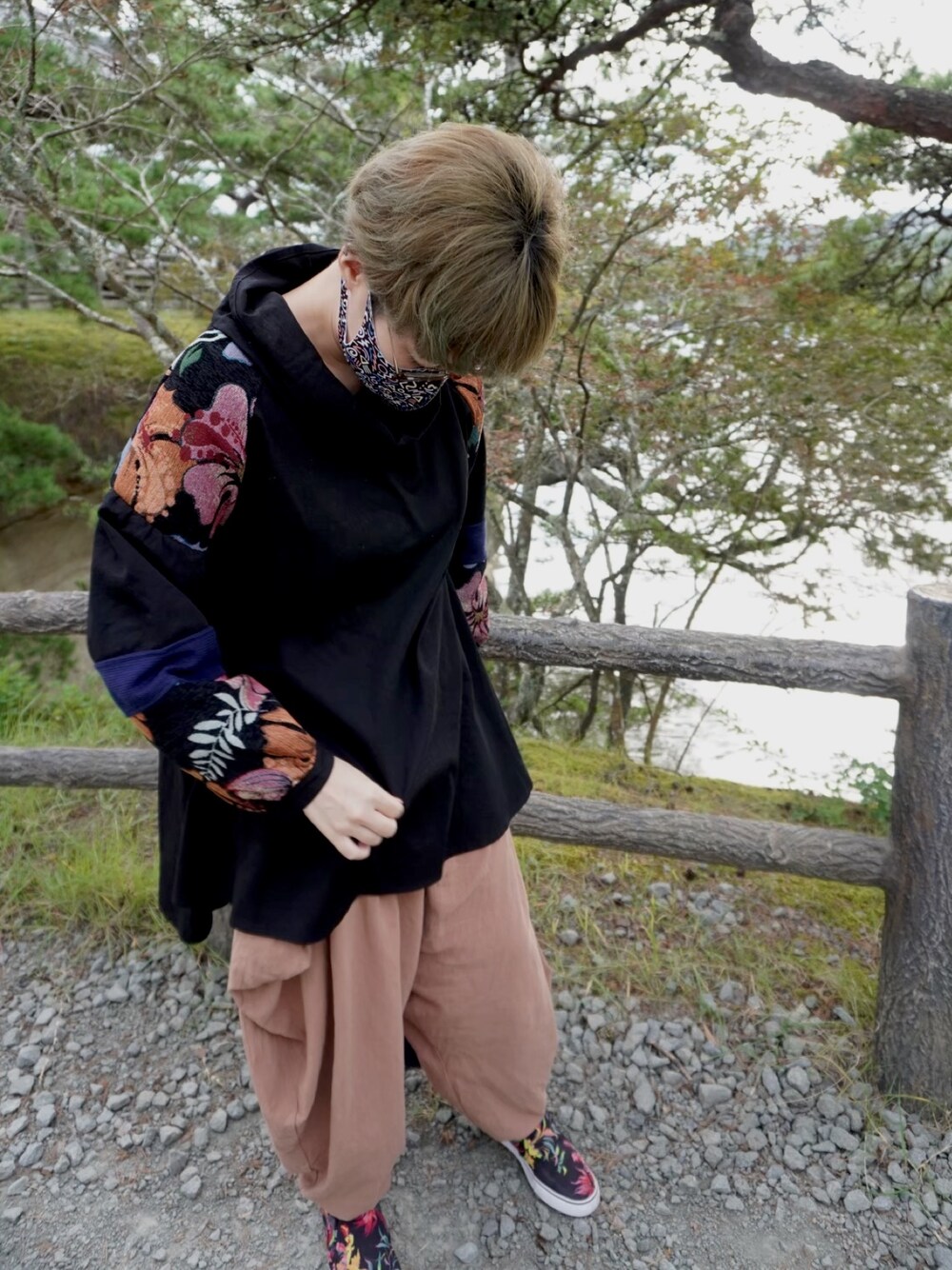 「エスニック」｜「チャイハネの【チャイハネ】ジプシーフラワーチュニック（その他トップス、ブラック系）」を使った、ちゃのさん（レディース・165cm）の冬コーディネートの1枚目の写真