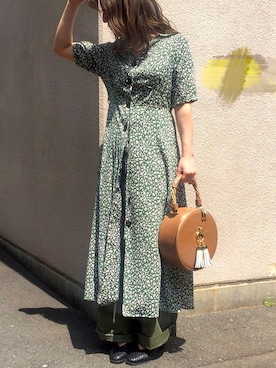 「小花柄ワンピース」｜「アイテム（サンダル）」を使った、かんまゆさん（レディース・153cm）の春コーディネート