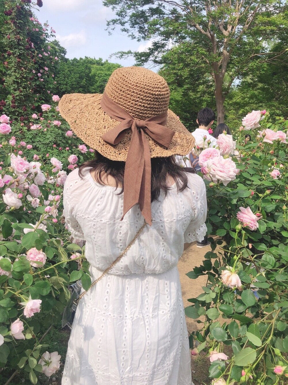 「who's who chico、おでかけ、flower、夏コーデ」｜「flowerのリボンハット3（ハット、ブラウン系）」を使った、hono.さん（レディース・159cm）の春コーディネートの1枚目の写真