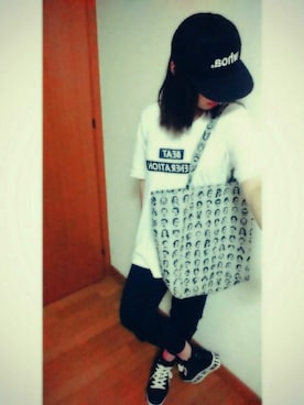 「ストリート系」｜「アイテム（トートバッグ）」を使った、#sakitin:)さん（レディース・151cm）の秋コーディネート