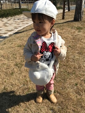 「BREEZE（ブリーズ）のアイテム（シャツ/ブラウス、ホワイト系）」を使った、Mikuさん（キッズ）の冬コーディネート