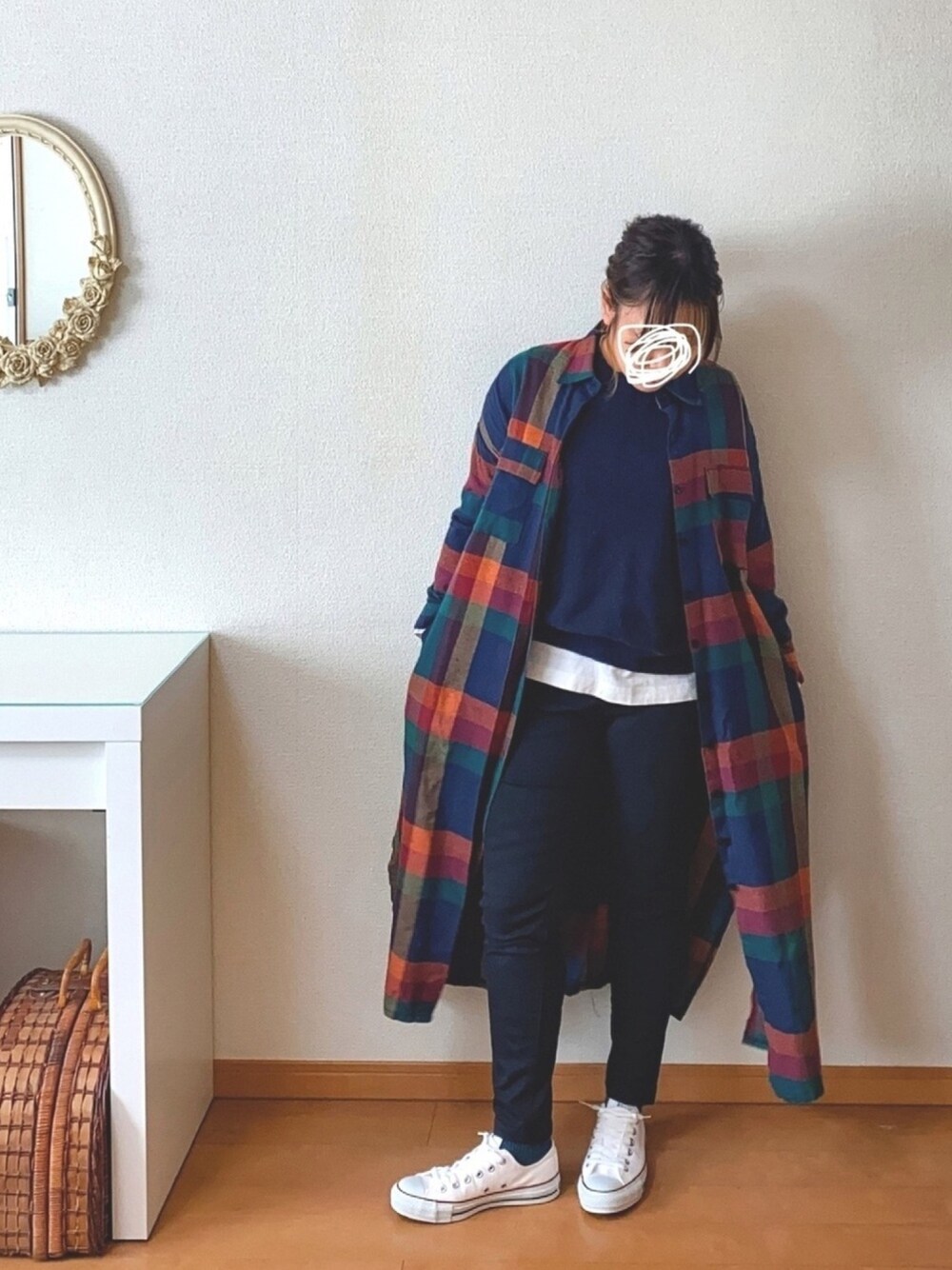 「シャツワンピを羽織る、シンプルコーデ、パンツスタイル、休日コーデ、おしゃれさんと繋がりたい、ママコーデ、着回しコーデ、スニーカーコーデ、チェック」｜「antiquaのアイテム（セットアップ、その他）」を使った、𝕂𝕒𝕋（きゃっと）さん（レディース・150cm）の秋コーディネートの1枚目の写真