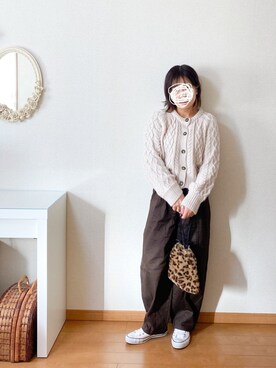 「GU（ジーユー）のアイテム（カーディガン/ボレロ、ホワイト系）」を使った、𝕂𝕒𝕋（きゃっと）さん（レディース・150cm）の冬コーディネート