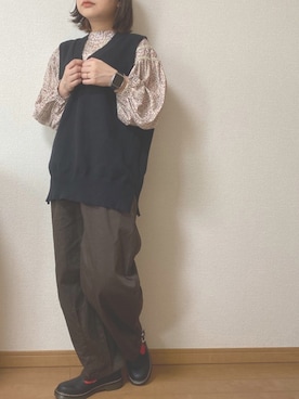 「DISCOAT（ディスコート）の【ZOZO限定】Vネックベスト（ベスト、ブラック系）」を使った、𝕂𝕒𝕋（きゃっと）さん（レディース・150cm）の春コーディネート