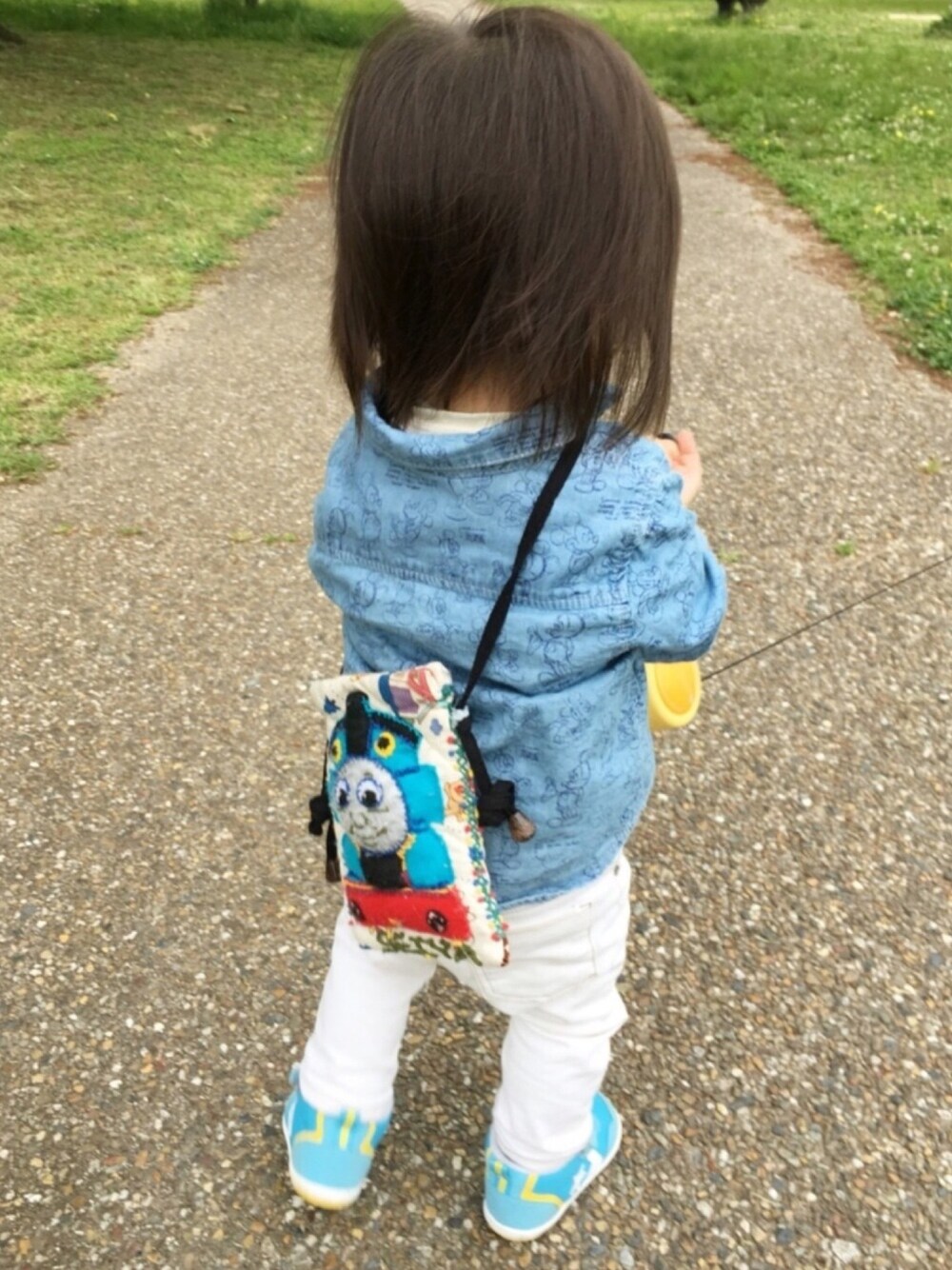 「公園、犬の散歩、トーマス」｜「ZARA KIDSのアイテム（ジャケット/アウター、ブルー系）」を使った、seeei＊さん（キッズ・80cm）の春コーディネートの1枚目の写真