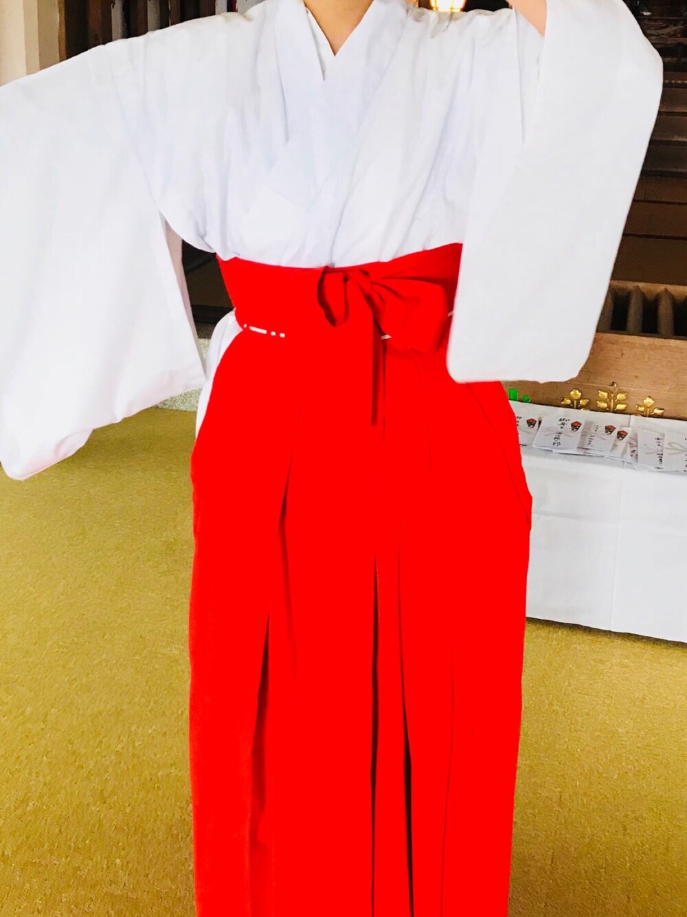 「あけおめ、ことよろ、久しぶりの投稿、コスプレみたい、年齢的にきついけど気にせずドヤァって着てみた」｜「巫女のアイテム（その他、その他）」を使った、おなかがたれぱんだ⊿さん（レディース・150cm）の冬コーディネートの1枚目の写真