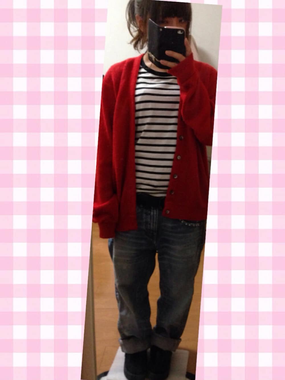 「aiko、だぼだぼ、ポニーテール」｜「LACOSTEのアイテム（カーディガン/ボレロ、レッド系）」を使った、おなかがたれぱんだ⊿さん（レディース・150cm）の春コーディネートの1枚目の写真